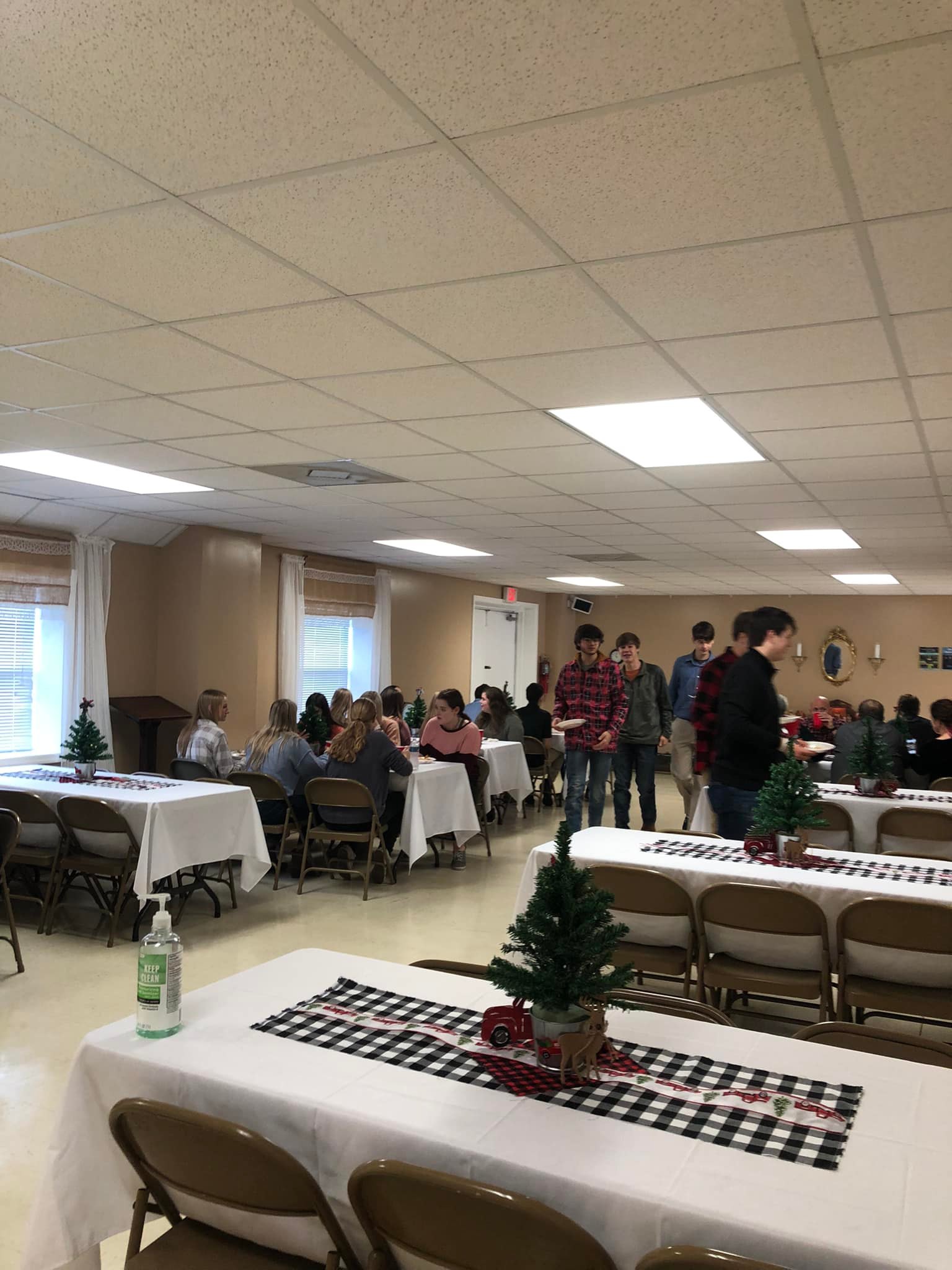 Families of Woodville Baptist enjoying fellowship together